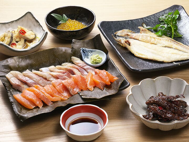 白山堂の渓流料理製品